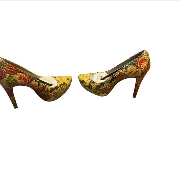 Aldo Heels Red Rose Design with Size 37 Womens A - Picture 5 of 5